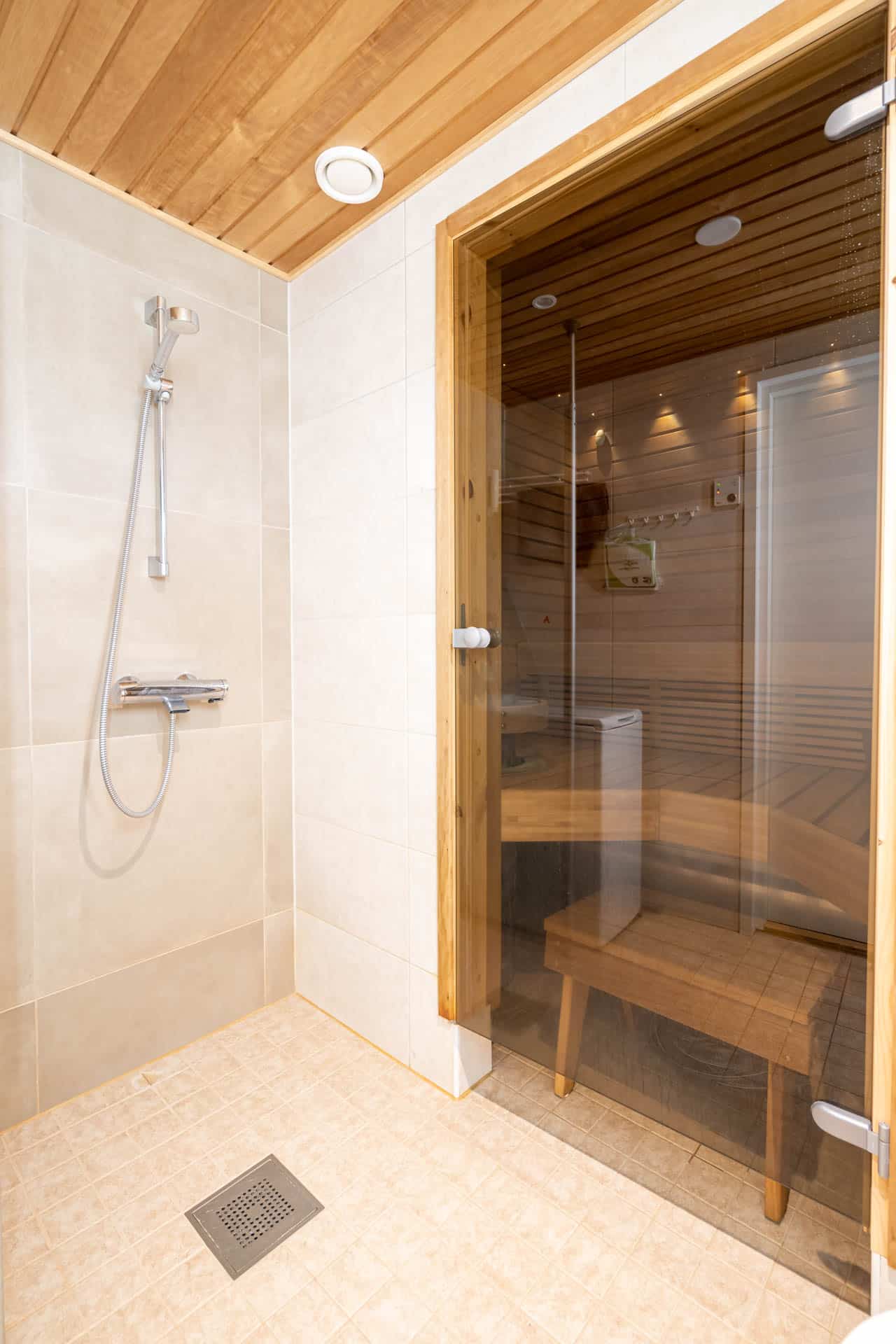 HimosLomat_Salavantakunen-3A_12
