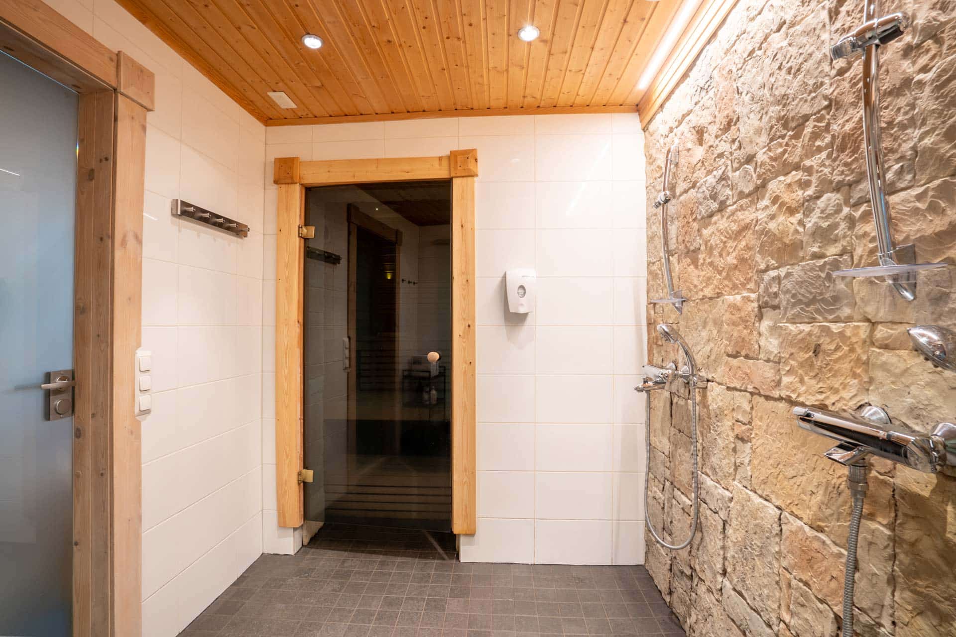 villaloiste_kylpyhuone
