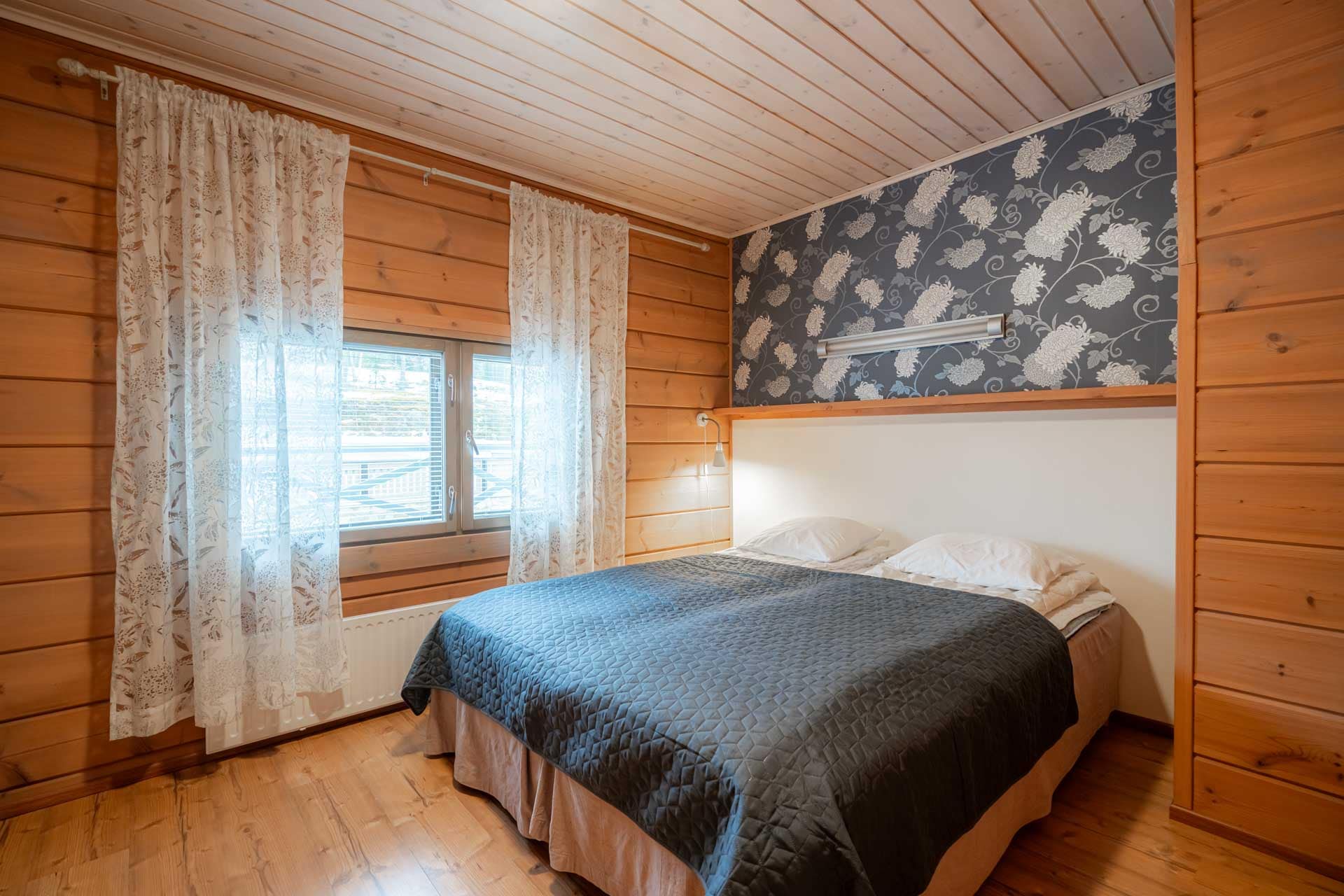 HimosLomat_Rantahovi-1B-12
