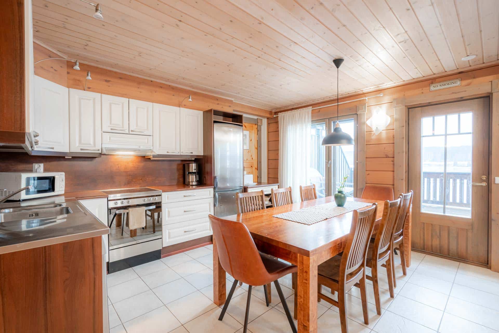 HimosLomat_Rantahovi-1B-5
