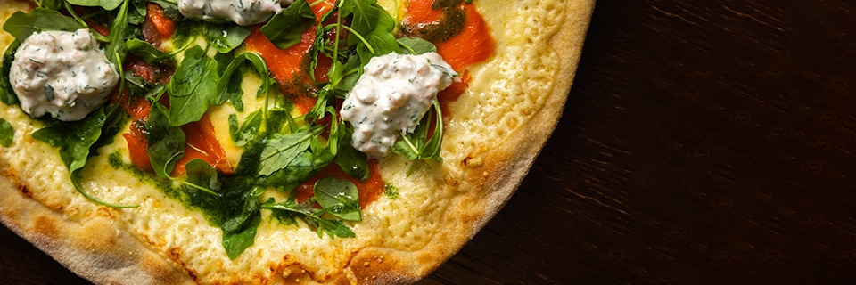 Tuvan kylmäsavulohipizza.